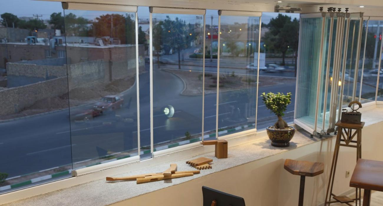 طراحی و اجرای پنجره شیشه ای تاشو